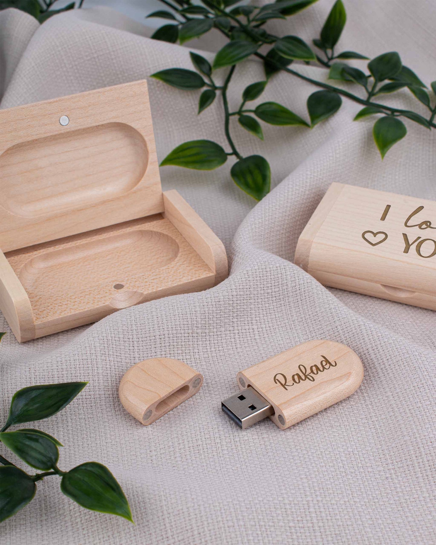 Light Wood Box with USB Stick - I Love you