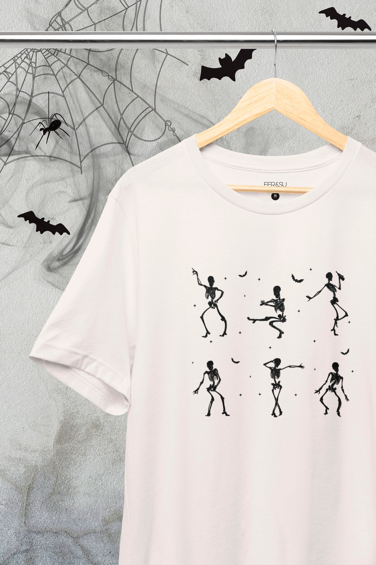 T-Shirt Halloween Dancing Skeletons