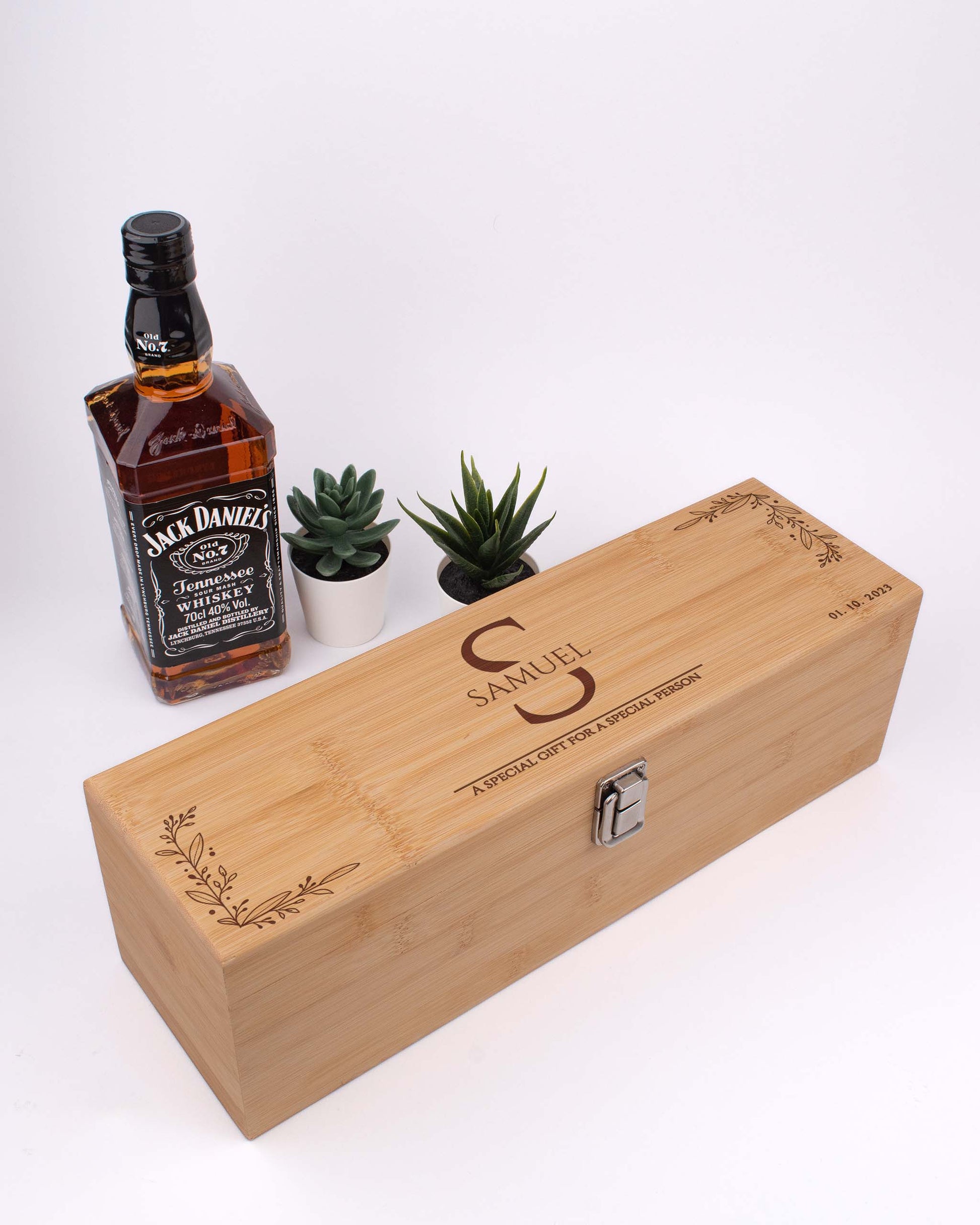 Engraved premium Wood Wine Box, Personalised Front side